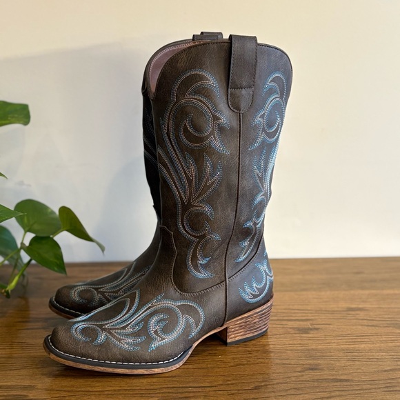 NEVER WORN cowboy boots - Picture 5 of 9